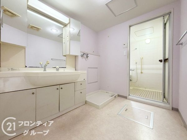 真美ヶ丘中央一番街13号棟　中古マンション