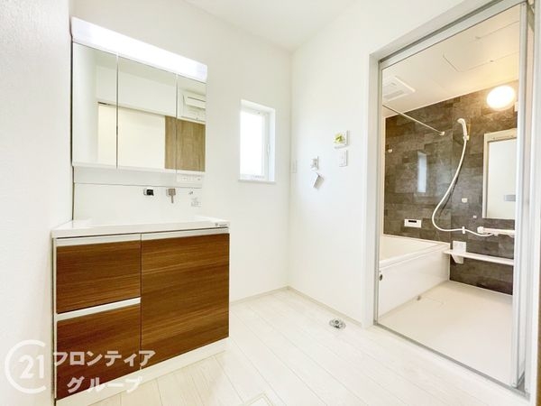 生駒郡斑鳩町目安北１丁目　新築一戸建て　第４　２号棟