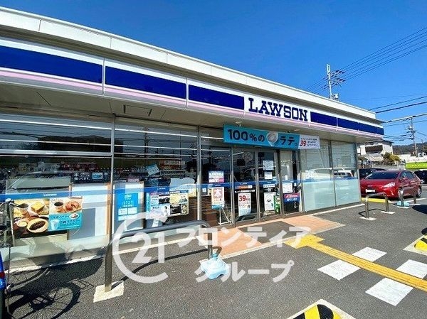 生駒郡斑鳩町龍田４丁目　新築一戸建て　３期　２号棟(ローソン斑鳩龍田西八丁目店)