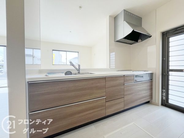 生駒郡斑鳩町龍田４丁目　新築一戸建て　３期　２号棟