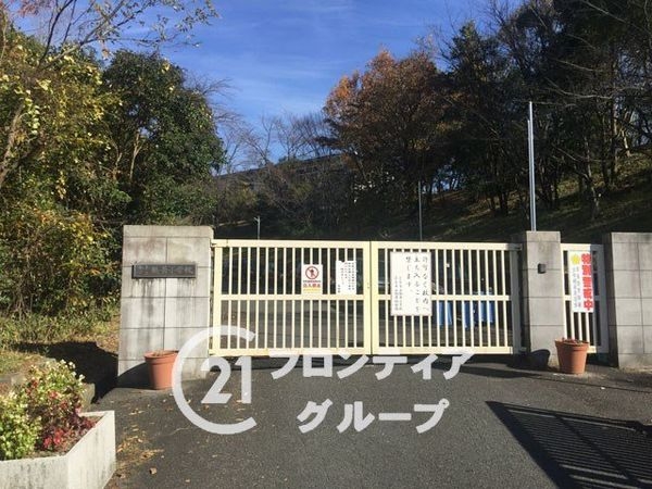 奈良市学園朝日元町１丁目　新築一戸建て　１号棟(奈良市立鶴舞小学校)