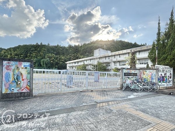 橿原市白橿町８丁目の中古一戸建て(橿原市立白橿小学校)