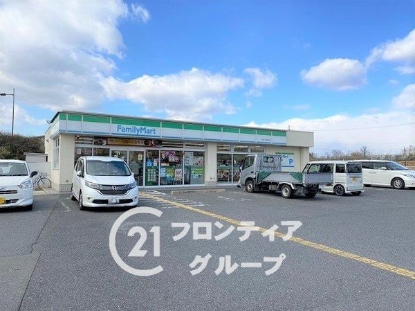木津川市吐師野間の中古一戸建て(ファミリーマート木津川台駅前店)