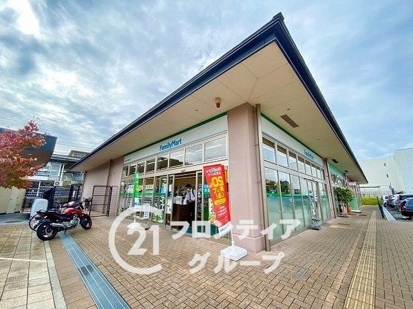 奈良市あやめ池北３丁目の中古一戸建て(ファミリーマート近鉄あやめ池駅前店)