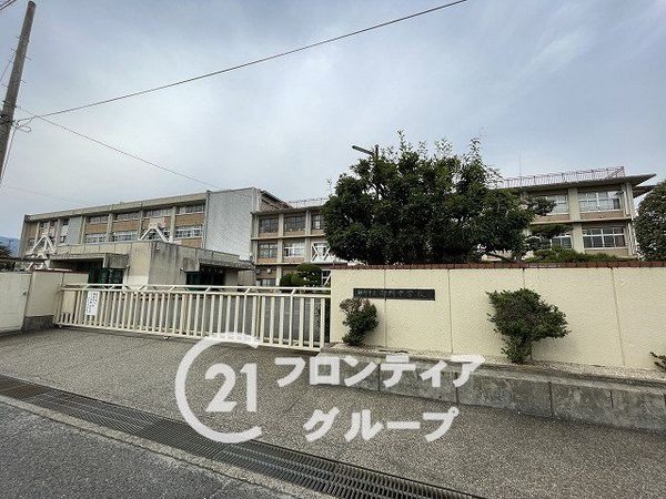 御所市大字南十三　新築一戸建て　３期　２号棟(御所市立御所中学校)