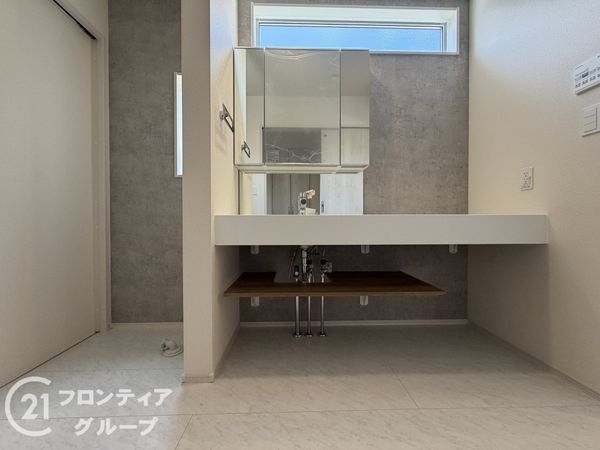 奈良市法蓮町　新築一戸建て　１期　２号棟