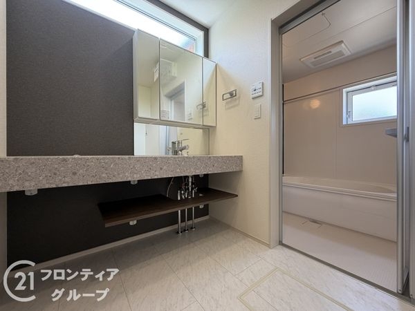 奈良市法蓮町　新築一戸建て　１期　１号棟