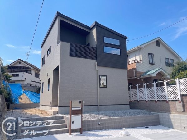 奈良市富雄元町4丁目 新築一戸建て