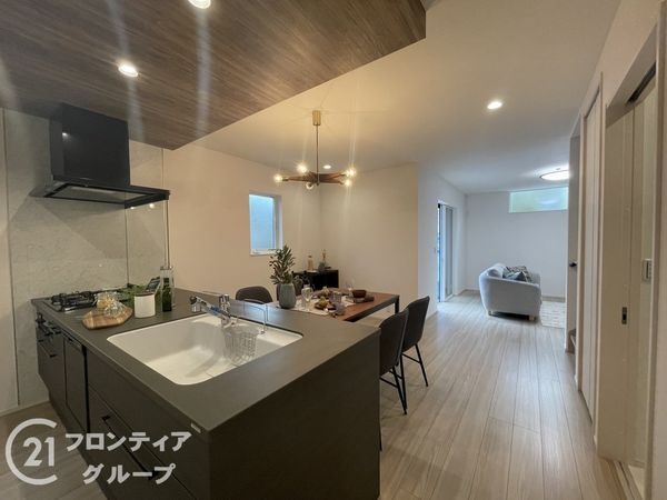 奈良市富雄元町４丁目　新築一戸建て