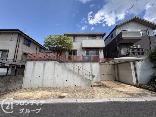 生駒市西白庭台１丁目　中古一戸建て