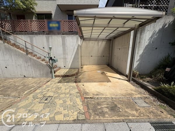 生駒市西白庭台１丁目の中古一戸建て