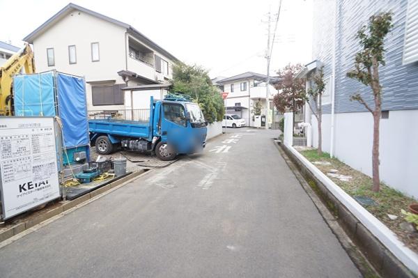 牛久市南3丁目の新築一戸建(前面道路含む現地写真)