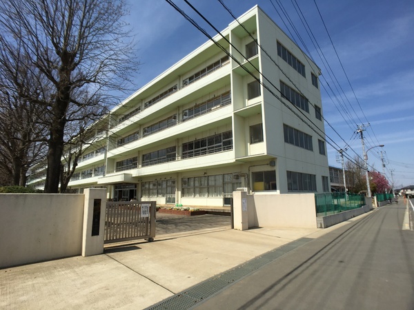 牛久市牛久町の新築一戸建(牛久市立牛久第三中学校)