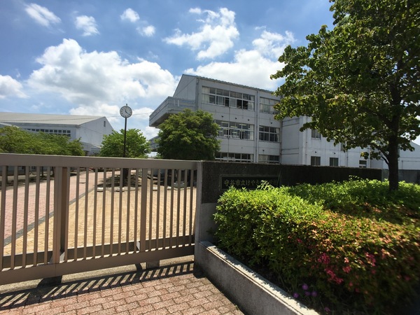 守谷市本町の新築一戸建(守谷市立けやき台中学校)