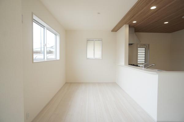 土浦市小松１丁目の新築一戸建