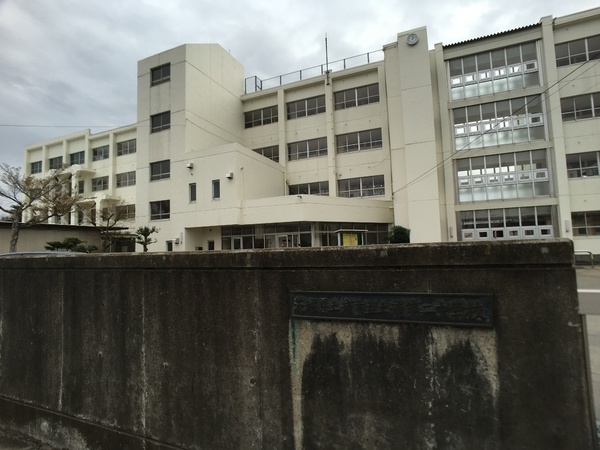 土浦市真鍋3丁目の土地(土浦市立土浦第二中学校)