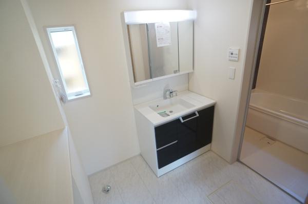 土浦市桜ケ丘町の新築一戸建(洗面台・洗面所)