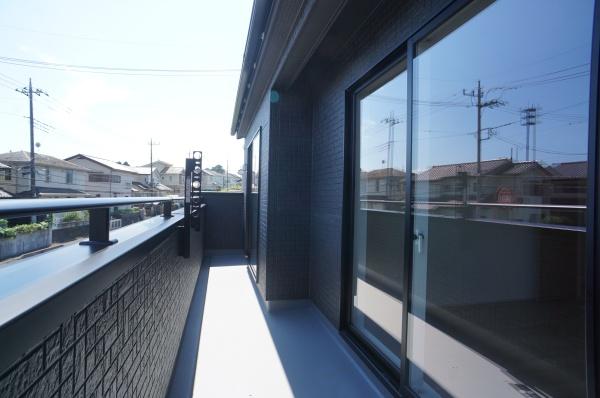 土浦市桜ケ丘町の新築一戸建(バルコニー)