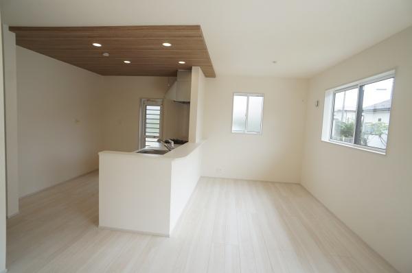 牛久市南４丁目の新築一戸建