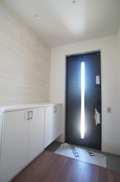 牛久市田宮町の新築一戸建(玄関)