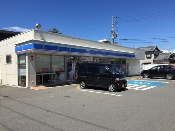 パレ・ロワイヤル新中島(ローソン和歌山神前西店)