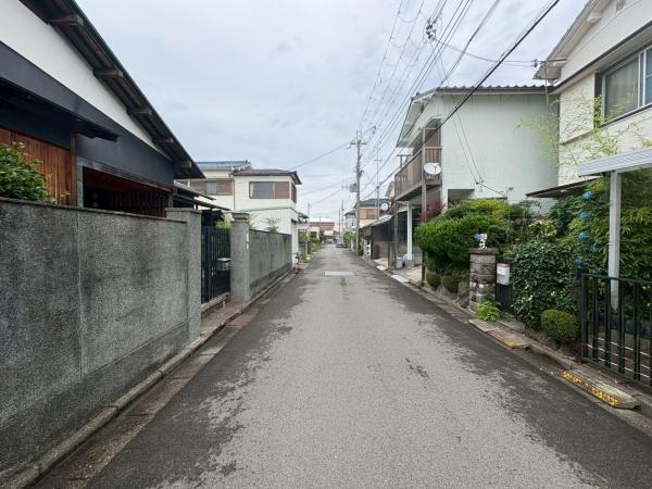 和歌山市出島の中古一戸建て(前面道路含む現地写真)