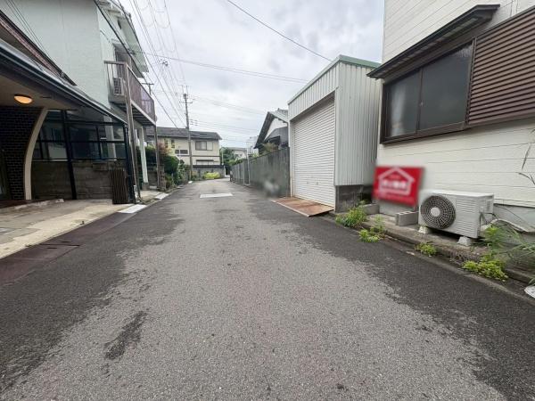 和歌山市出島の中古一戸建て(前面道路含む現地写真)