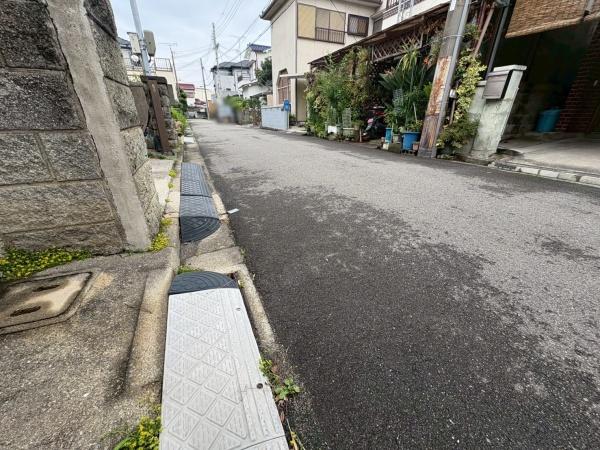 和歌山市出島の中古一戸建て(前面道路含む現地写真)