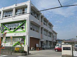 シャルマンフジ岩出弐番館(岩出市立山崎小学校)