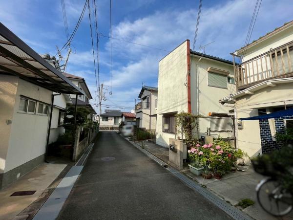 和歌山市木ノ本の中古一戸建て(前面道路含む現地写真)