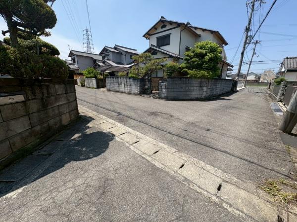 和歌山市井辺の中古一戸建て(前面道路含む現地写真)