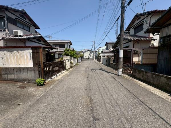 和歌山市井辺の中古一戸建て(前面道路含む現地写真)