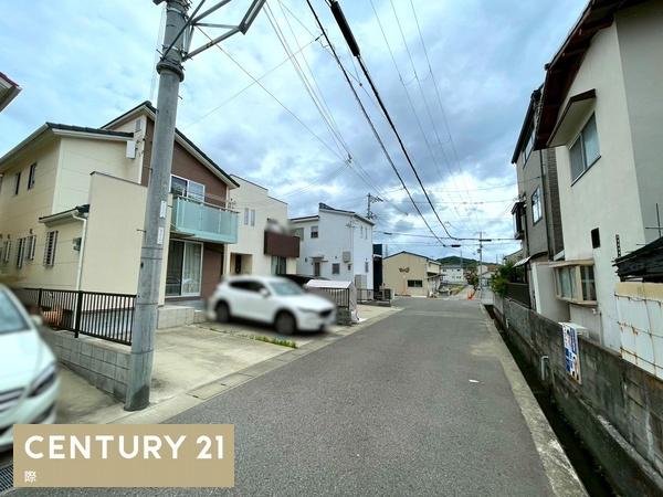 和歌山市鳴神の中古一戸建て(前面道路含む現地写真)