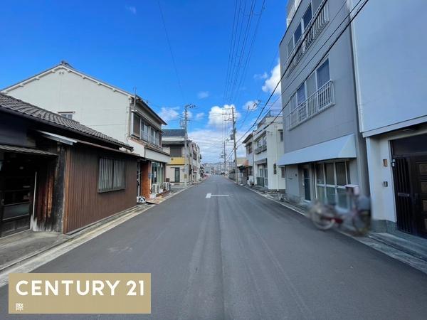 和歌山市北新中ノ丁の中古一戸建て(前面道路含む現地写真)