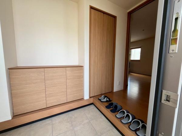 和歌山市栄谷の中古一戸建て(玄関)