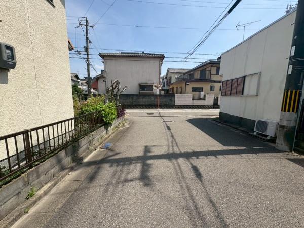 和歌山市鳴神の中古一戸建て(前面道路含む現地写真)