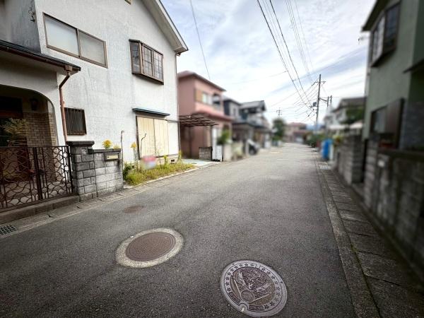 岩出市曽屋の中古一戸建て(前面道路含む現地写真)