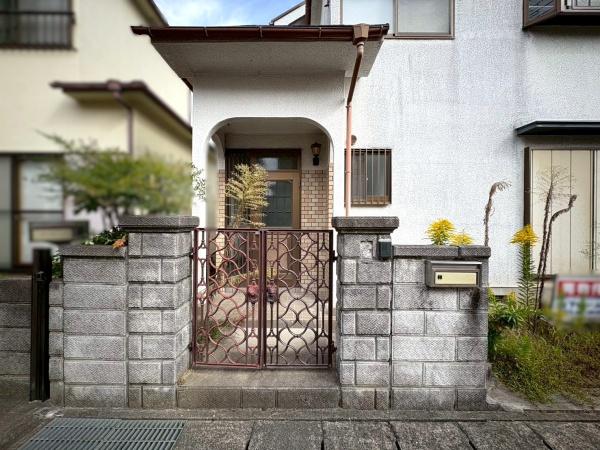 岩出市曽屋の中古一戸建て(玄関)