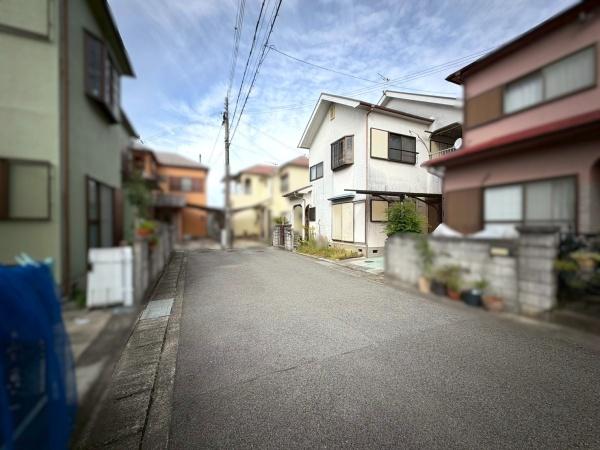 岩出市曽屋の中古一戸建て(前面道路含む現地写真)