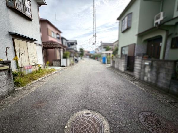 岩出市曽屋の中古一戸建て(前面道路含む現地写真)