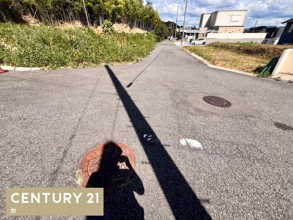 岩出市桜台の土地(前面道路含む現地写真)