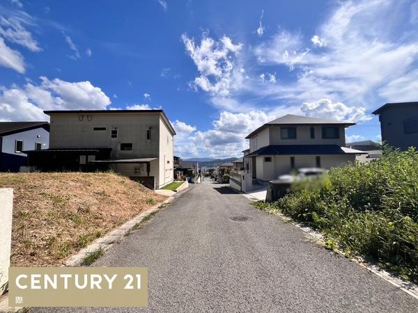 岩出市桜台の土地(前面道路含む現地写真)