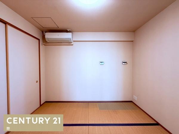 サーパス市民図書館前