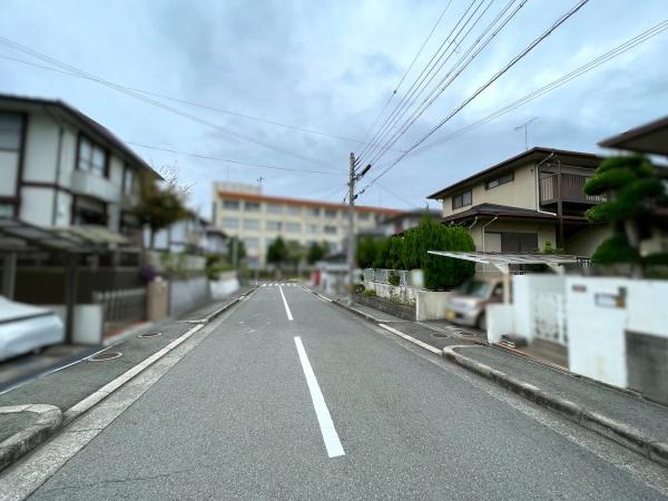 和歌山市大谷の中古一戸建て(前面道路含む現地写真)