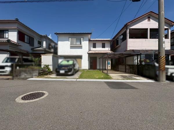 紀の川市貴志川町前田の中古一戸建て(前面道路含む現地写真)
