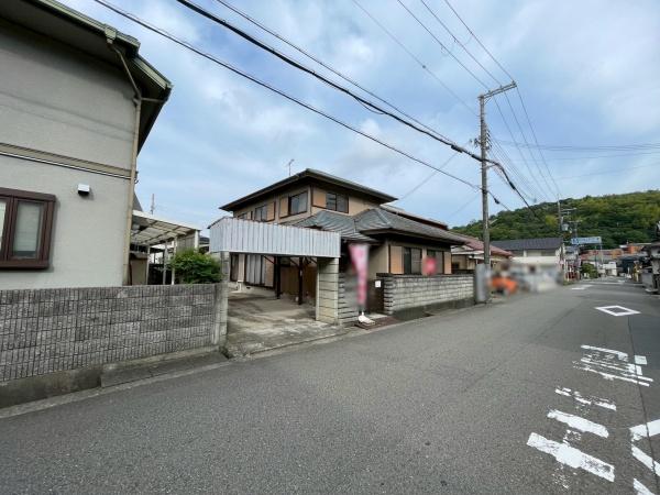 和歌山市鳴神の中古一戸建て(前面道路含む現地写真)