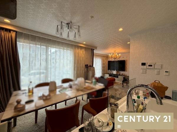 和歌山市栄谷の中古一戸建て(リビング)