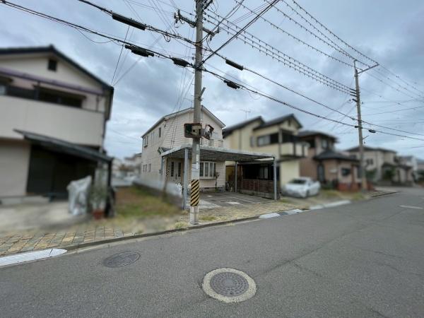 和歌山市西庄の中古一戸建て(前面道路含む現地写真)