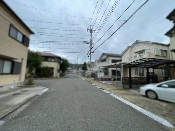 和歌山市西庄の中古一戸建て(前面道路含む現地写真)
