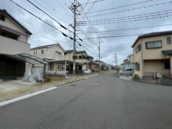 和歌山市西庄の中古一戸建て(前面道路含む現地写真)